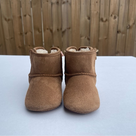 UGG Jesse Bow Children S Fuzzy Comfortable Brown Boot 1018452I Size 04/05 - Picture 3 of 8